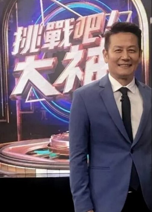 G奶才艺美女主播先在浴室洗澡洗澡还不忘一字马洗完聊天全裸跳扇子骚舞十分诱人. - 最新91
